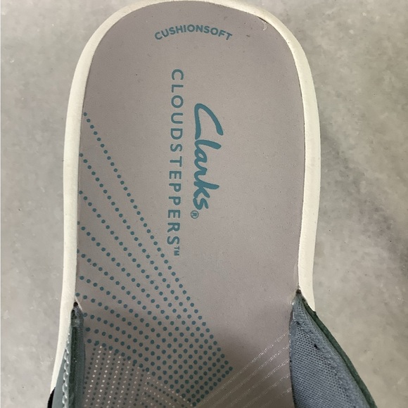 New w/o Box Clark’s Cloudsteppers. Size 8 - Picture 3 of 4